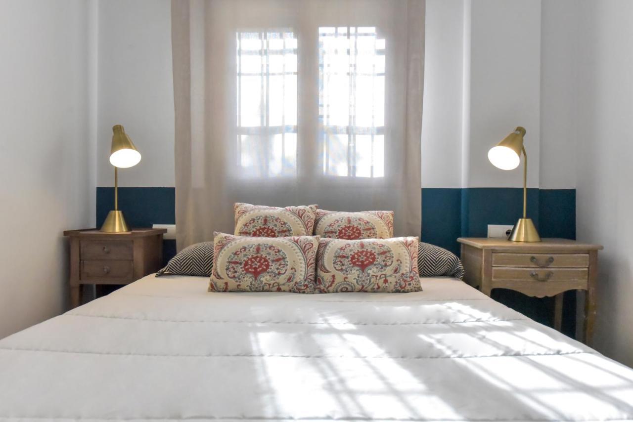 סביליה New! Retro Apartment In Central Neighbourhood מראה חיצוני תמונה