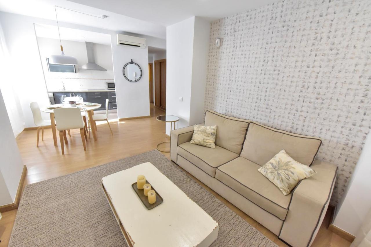 סביליה New! Retro Apartment In Central Neighbourhood מראה חיצוני תמונה