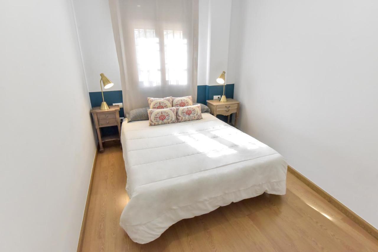 סביליה New! Retro Apartment In Central Neighbourhood מראה חיצוני תמונה